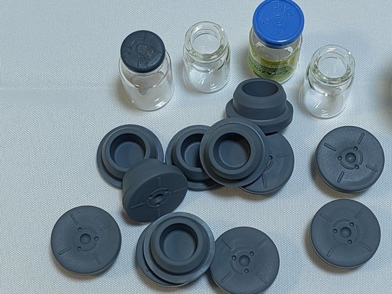 28mm 32mm ইথিলিন অক্সাইড স্টেরাইলাইজড মেডিকেল কনস্যুলেটস ব্রোমো বুটাইল রাবার টপার্স গ্লাস ইনজেকশন ভয়ালের জন্য