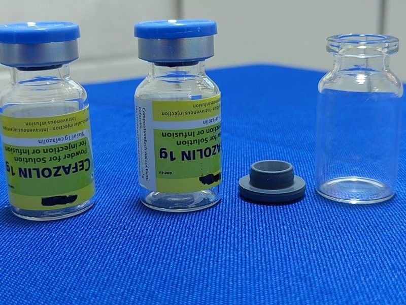 2 মিলি 5 মিলি 7 মিলি ফ্রিজ-ড্রাইং গ্লাস ভ্যালু ফার্মাসিউটিক্যাল টিউবুলার ভ্যাকসিন ক্লিয়ার অ্যাম্বার গ্লাস ভ্যালু অ্যালুমিনিয়াম ক্যাপ সহ